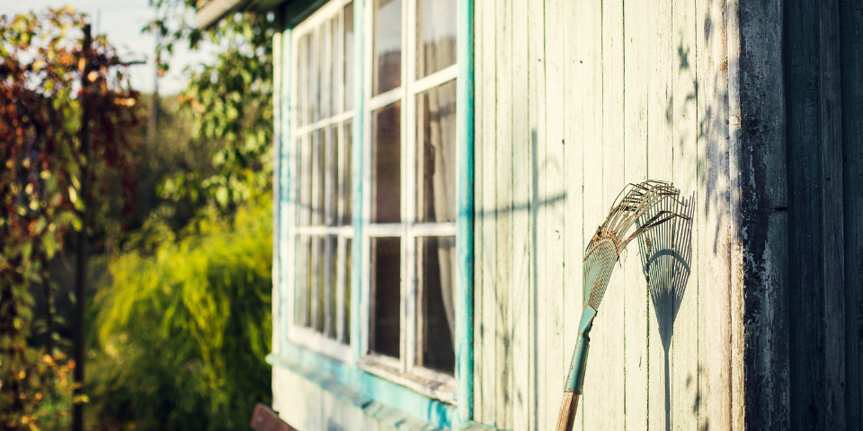 DIY shed removal and disposal vs the professionals